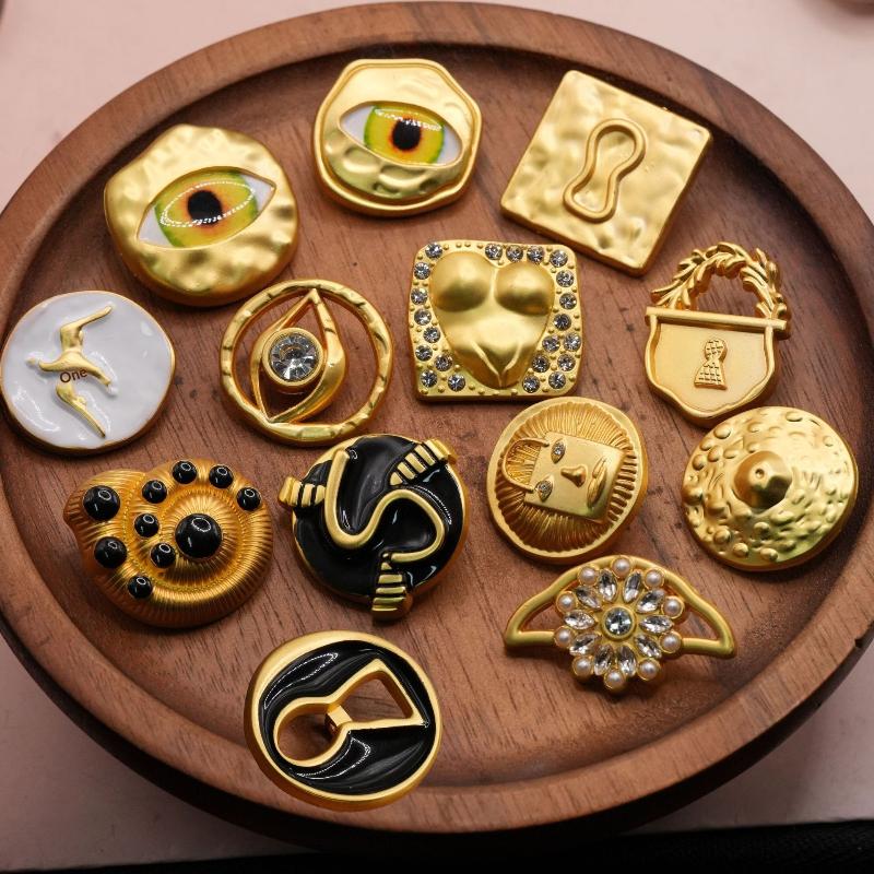 Craft Embellishments - Vintage metalowy guzik w kształcie serca